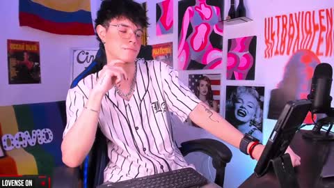 Snapshot of cinnamon_boyxxx chatting on 01.20.25 David     Independent Model online show from 01.20.25