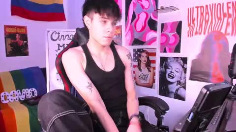 Snapshot of cinnamon_boyxxx chatting on 02.17.25 David     Independent Model online show from 02.17.25