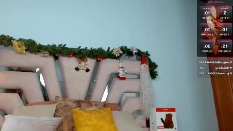 Snapshot of cintia_hills chatting on 12.17.24 Cintia Hills online show from 12.17.24