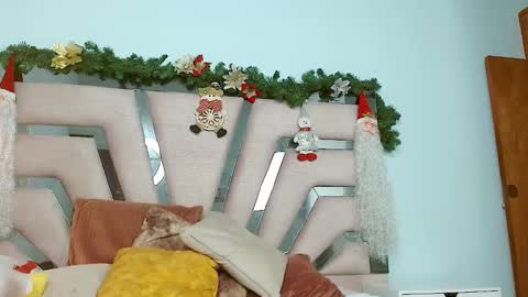 Snapshot of cintia_hills chatting on 12.21.24 Cintia Hills online show from 12.21.24