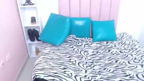 Snapshot of cintia_moretti chatting on 11.30.25 cintia_moretti online show from 11.30.25