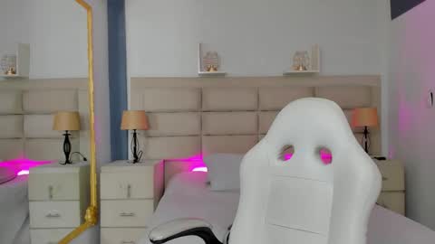 CintiaCollins  online show from 12.03.25