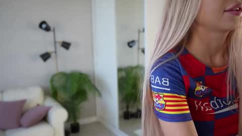 Sandy online show from 09.15.25