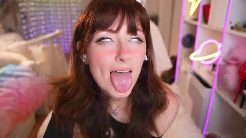 Cissy Glitter online show from 04.18.26