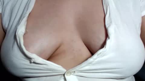 CLARA AT YOUR SERVICE online show from 01.02.25