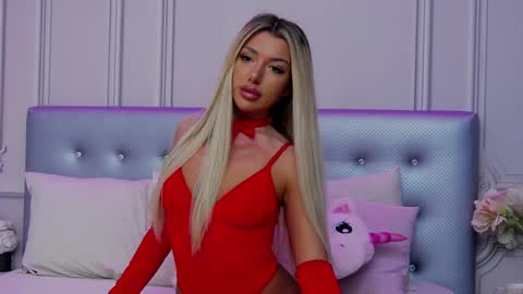 Snapshot of clarahazell chatting on 12.25.24 ClaraHazel online show from 12.25.24