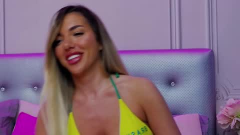 Snapshot of clarahazell chatting on 02.18.25 ClaraHazel online show from 02.18.25