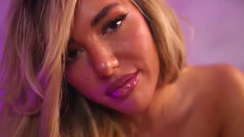 Snapshot of clarahazell chatting on 09.18.25 ClaraHazel online show from 09.18.25