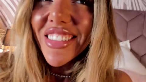 Snapshot of clarahazell chatting on 10.12.25 ClaraHazel online show from 10.12.25