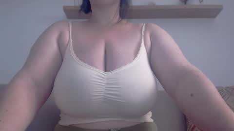 Clara online show from 04.18.26