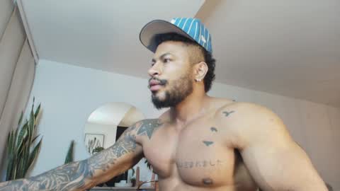 Snapshot of clark_strong chatting on 04.01.26 clark_strong online show from 04.01.26