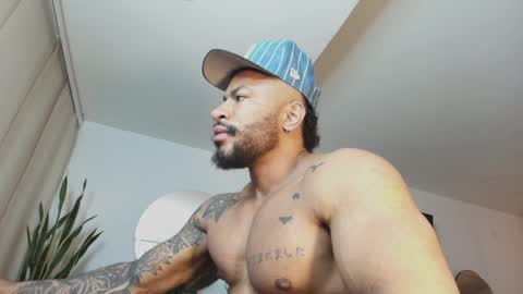 Snapshot of clark_strong chatting on 04.06.26 clark_strong online show from 04.06.26