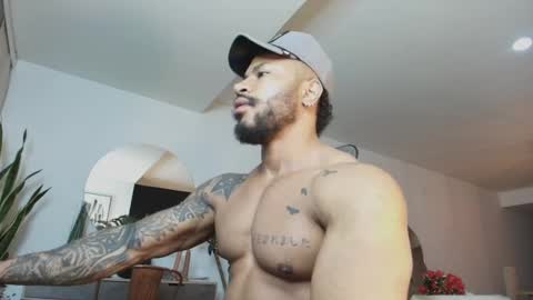 Snapshot of clark_strong chatting on 04.11.26 clark_strong online show from 04.11.26