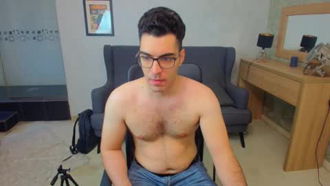 Snapshot of clarkslade chatting on 10.09.25 ClarkSlade online show from 10.09.25