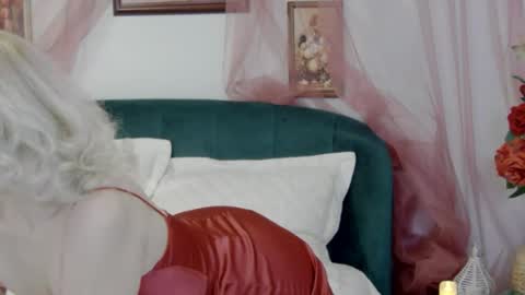 Classy Tinna online show from 12.17.25