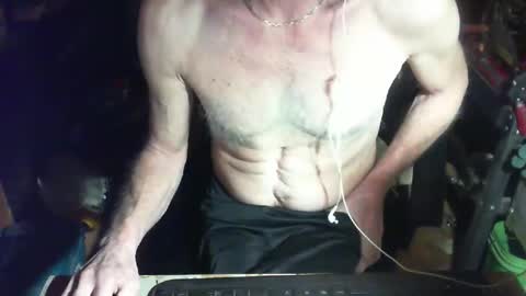 Snapshot of claudeg2523 chatting on 12.21.25 claudeg2523 online show from 12.21.25