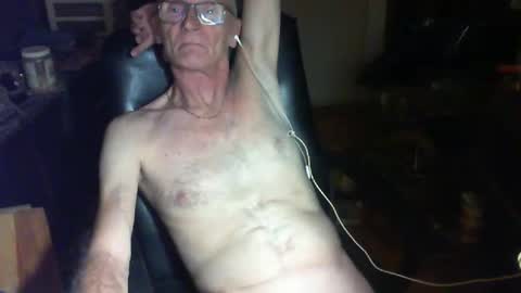 Snapshot of claudeg2525 chatting on 10.04.25 claudeg2525 online show from 10.04.25