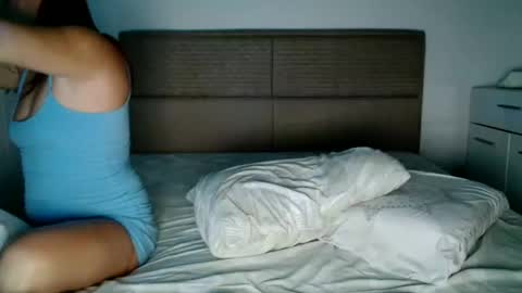 Snapshot of claudiacoxxx chatting on 12.17.25 claudiacoxxx online show from 12.17.25