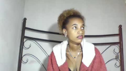 Snapshot of claudiannah chatting on 05.12.26 claudianne online show from 05.12.26