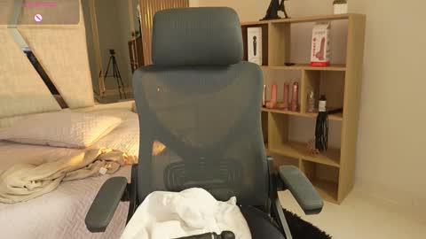 Cleo Adams online show from 12.19.25