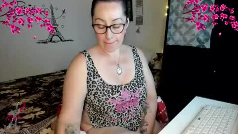 Snapshot of cleo_christmas chatting on 05.29.26 cleo_christmas online show from 05.29.26