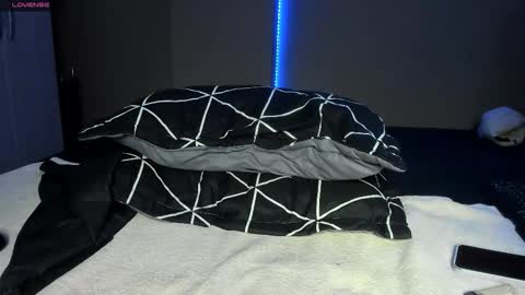 Snapshot of cleosexxx chatting on 03.14.26 cleo y maikol online show from 03.14.26