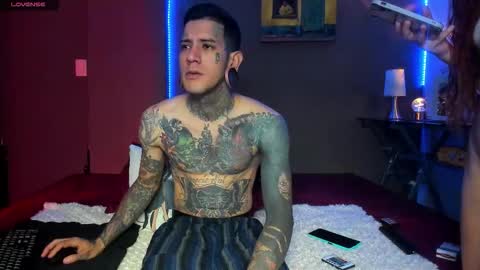 Snapshot of cleosexxx chatting on 03.23.26 cleo y maikol online show from 03.23.26