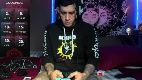 Snapshot of cleosexxx chatting on 04.19.26 cleo y maikol online show from 04.19.26