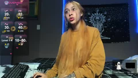 Snapshot of cleosexxx chatting on 04.25.26 cleo y maikol online show from 04.25.26