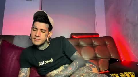 Snapshot of cleosexxx chatting on 06.11.26 cleo y maikol online show from 06.11.26