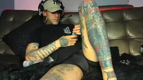 Snapshot of cleosexxx chatting on 06.19.26 cleo y maikol online show from 06.19.26