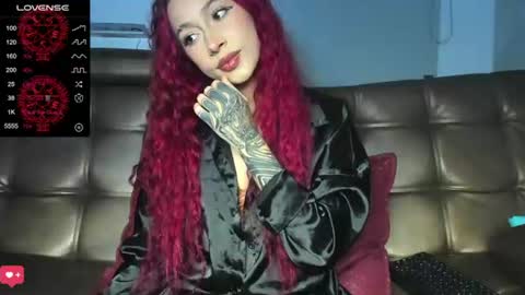 Snapshot of cleosexxx chatting on 07.19.26 cleo y maikol online show from 07.19.26