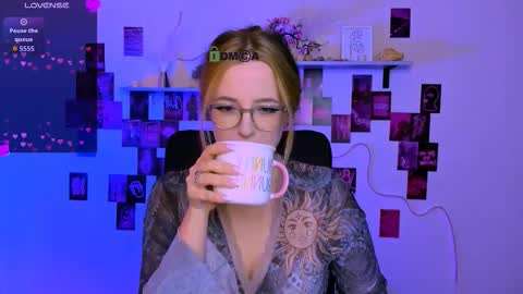 Snapshot of clery_shine chatting on 02.25.26 clery_shine online show from 02.25.26