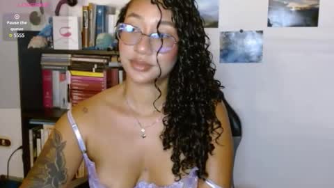 Snapshot of clitia_xx chatting on 11.06.25 Clitia online show from 11.06.25