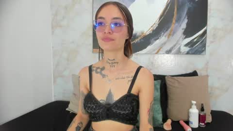 Cloe  online show from 07.18.26