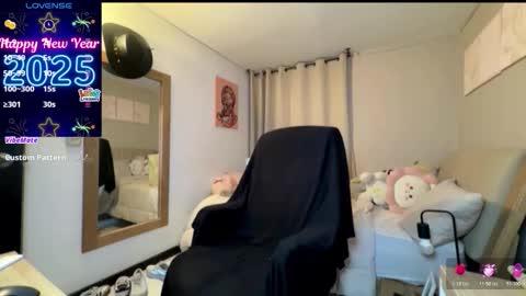 cloe small online show from 11.15.25