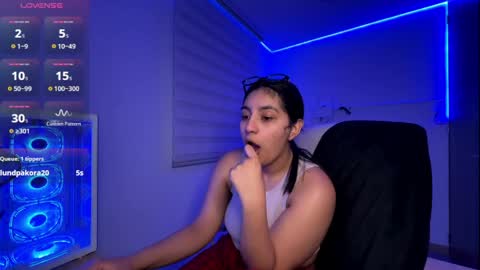 cloe small online show from 04.05.26