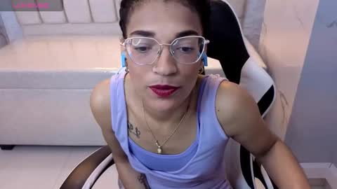 Snapshot of cloe_tx_ chatting on 10.16.25 cloee online show from 10.16.25