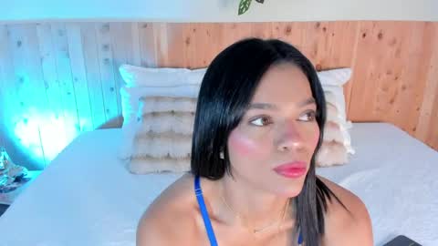 Snapshot of cloehsmiith chatting on 04.14.26 Chloe Smith online show from 04.14.26