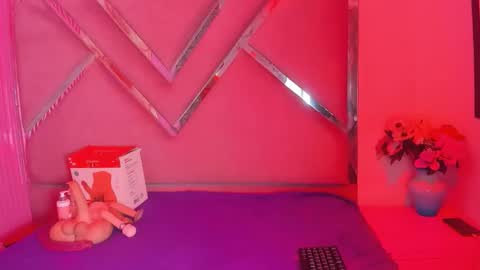 CloeMorenti  online show from 11.24.25