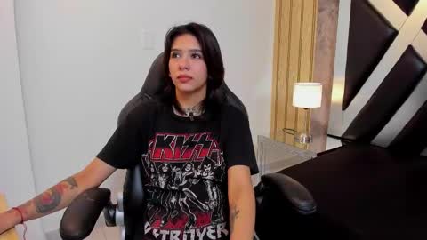 lady cloe person online show from 12.14.25