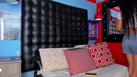 ---Cloe--- online show from 11.18.25