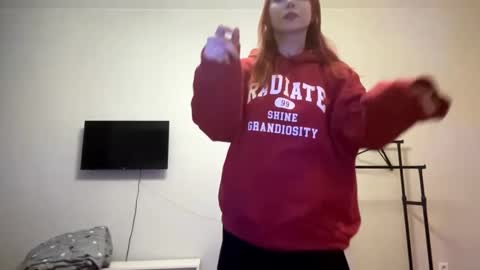 Snapshot of cloudmary chatting on 02.25.26 Lily online show from 02.25.26