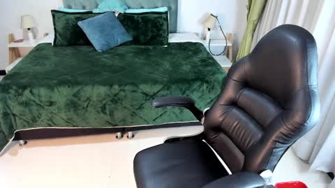 emely dolce online show from 02.18.25