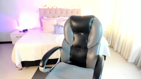 emely dolce online show from 09.28.25