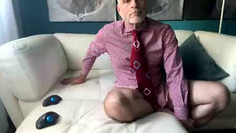 Snapshot of clydeninethousand chatting on 10.05.25 clydeninethousand online show from 10.05.25