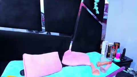 Snapshot of cocoo_nuth chatting on 12.21.25 Cocoo online show from 12.21.25