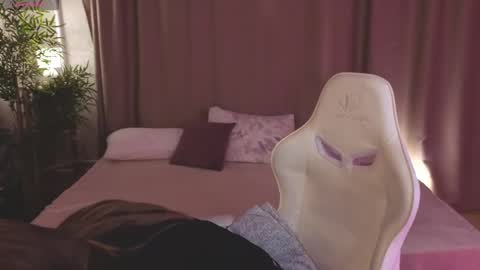 Collen Mon Tue Wed Thu Fri GMT 3 0300am - 0900am  online show from 03.29.26