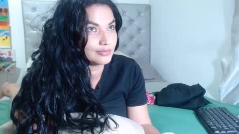 Snapshot of colombi4spice chatting on 02.20.25 viviana online show from 02.20.25