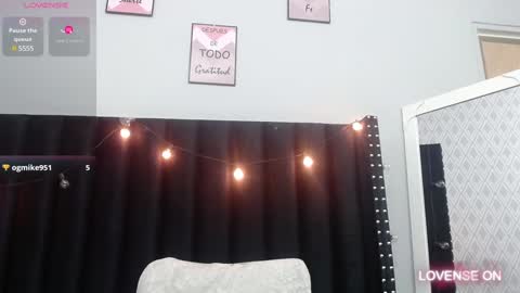 Snapshot of colombia_mommy_ chatting on 12.12.24 GRETCHEN online show from 12.12.24
